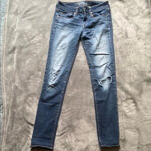 AE Super Stretch Jeggings Skinny Jeans w/Distressed Details/Faded Wash - 6 Long